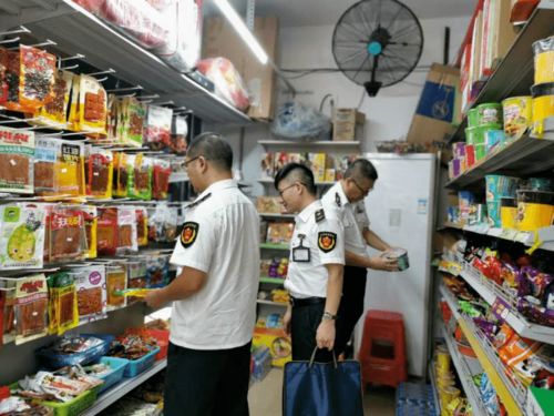 銀海區(qū)市場(chǎng)監(jiān)管局扎實(shí)推進(jìn)食品銷(xiāo)售風(fēng)險(xiǎn)分級(jí)管理工作，筑牢食品安全防線(xiàn)